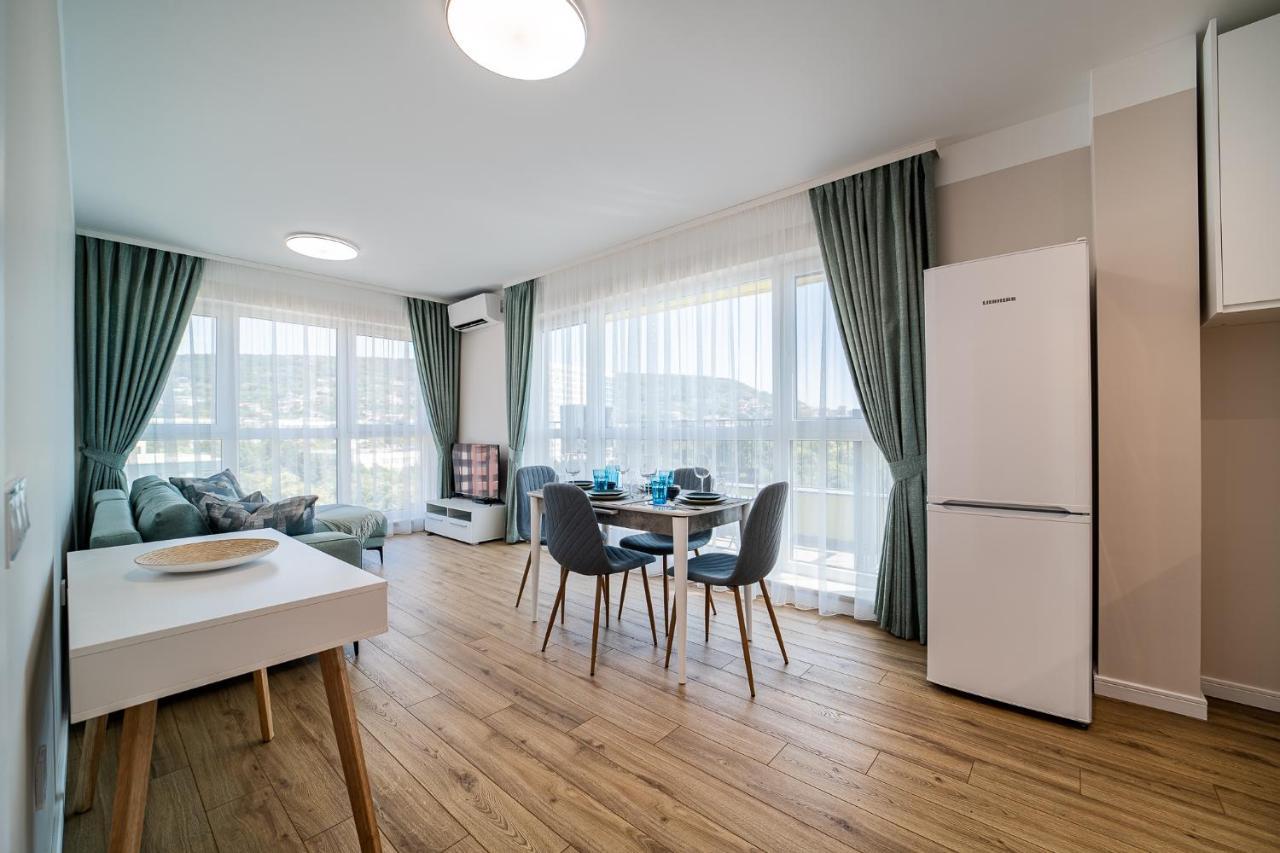 Apartamento Sky Academic Varna Exterior foto